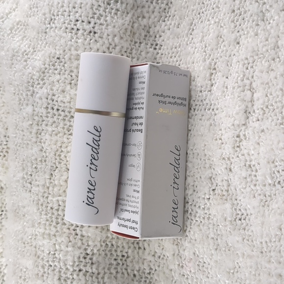 jane iredale Glow Time Highlighter Stick in Eclipse, 7.5g/0.26oz - Picture 3 of 12